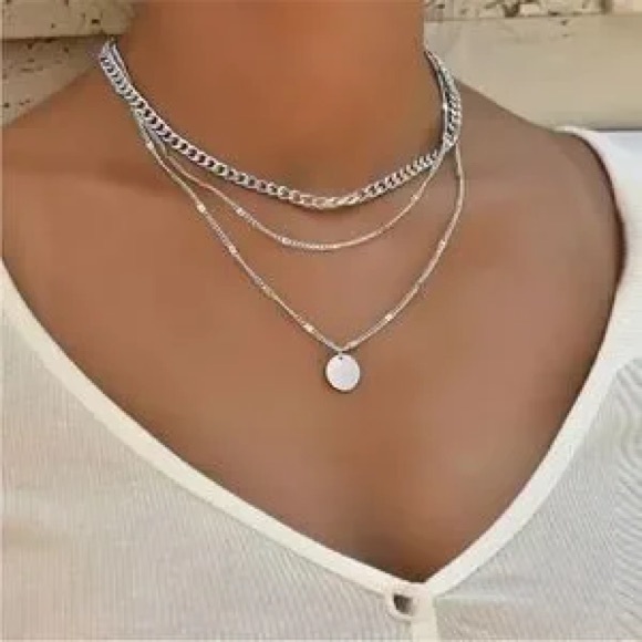 Jewelry - Chic Silver Multi-Layer Necklace